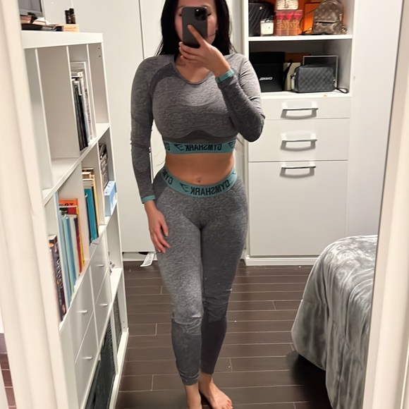 Gym Shark crop top and tights (low rise) set + a free gift - Picture 3 of 3